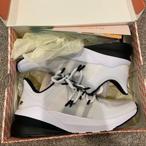 New fabletics white palms performance sneakers